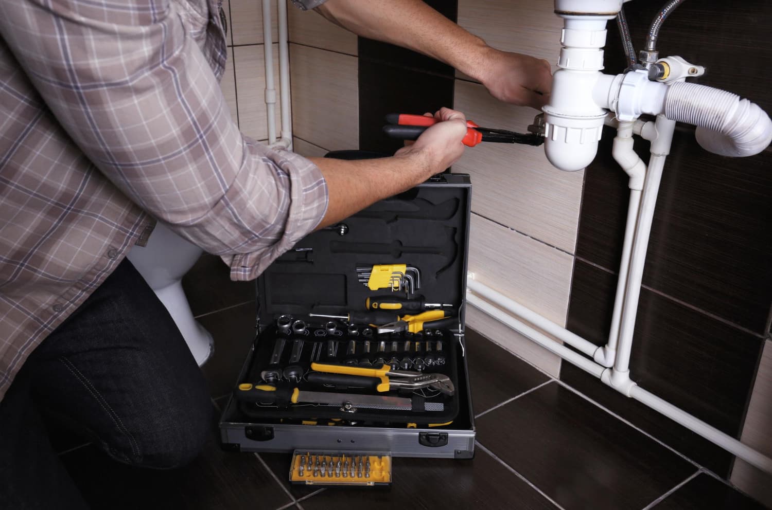 Drain Cleaning Services Lexington: Benefits of Going Pro to Avoid Backups and Costly Damage