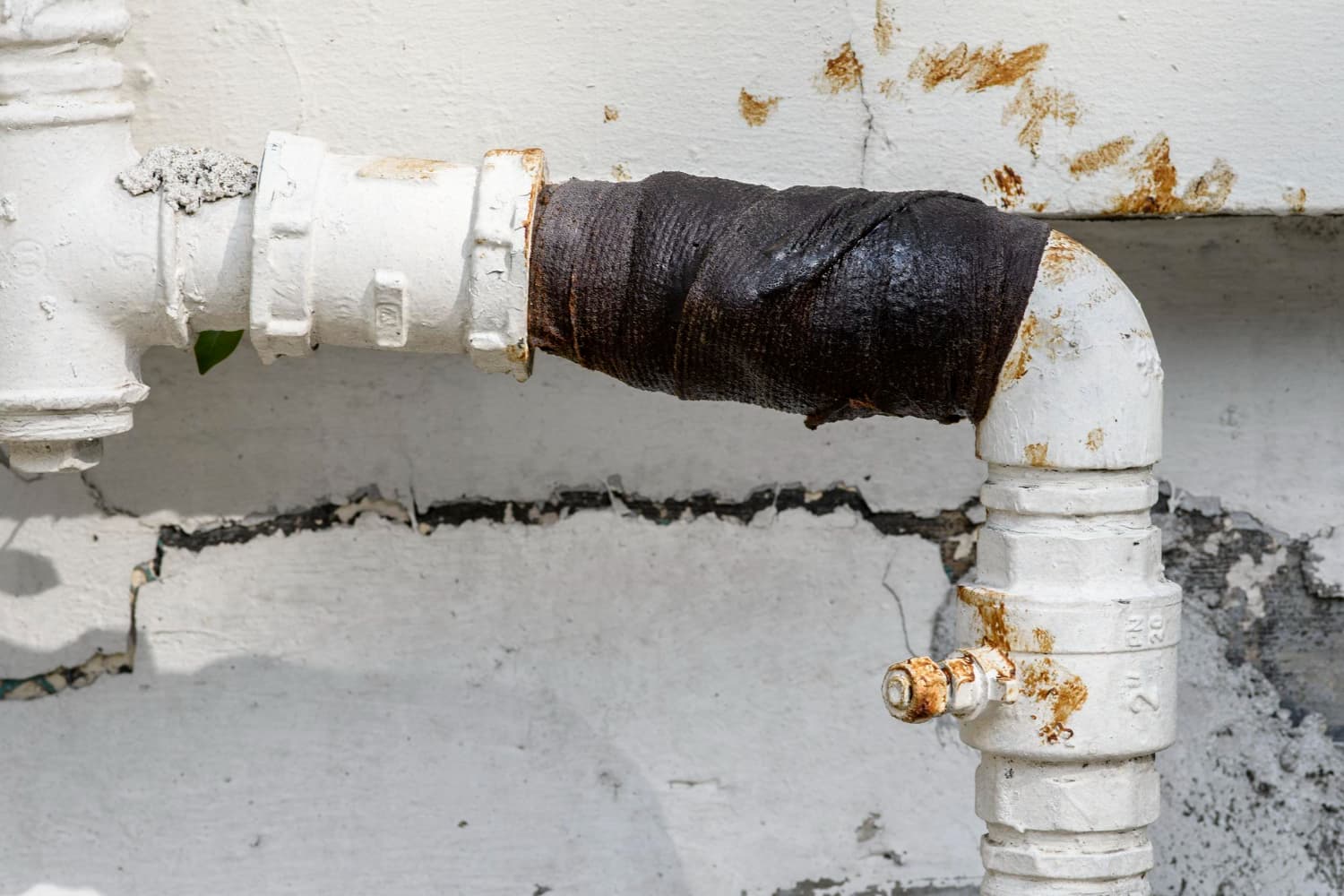 What to Do Before Burst Pipe Emergency Repair Arrives