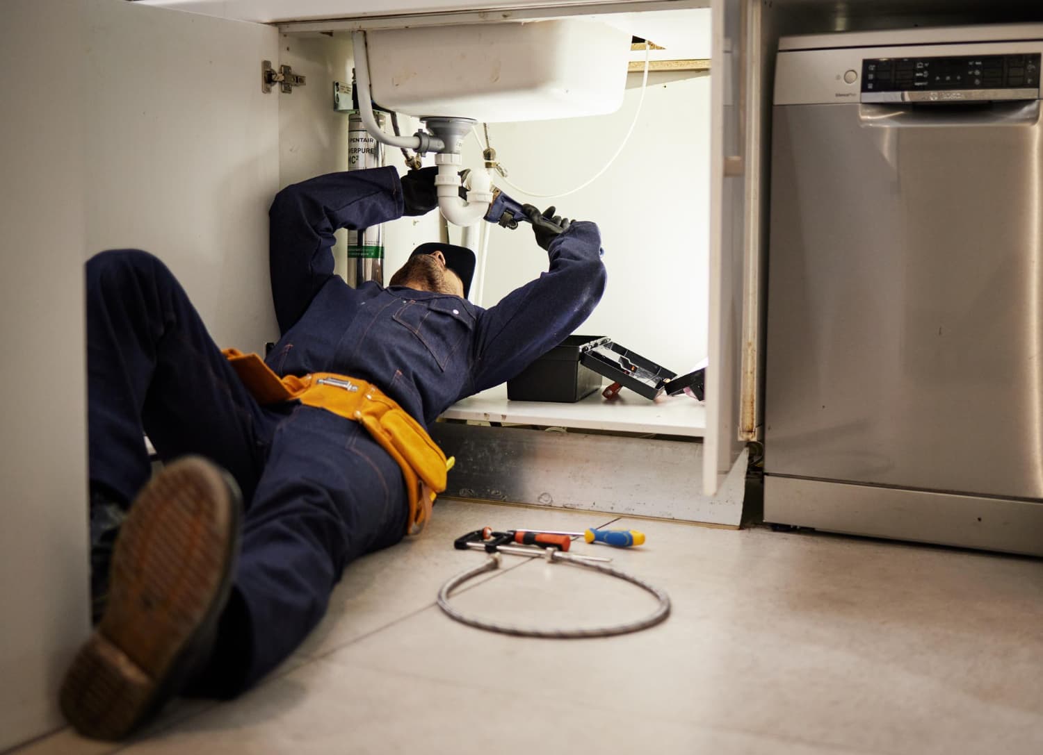 What to Do During a Plumbing Emergency in Killian Before the Plumber Arrives